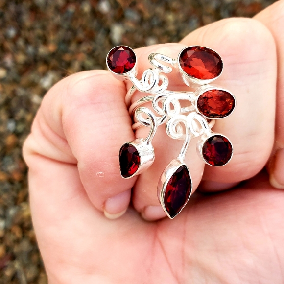 New Twisted Garnet Silver Ring. - Picture 4 of 12